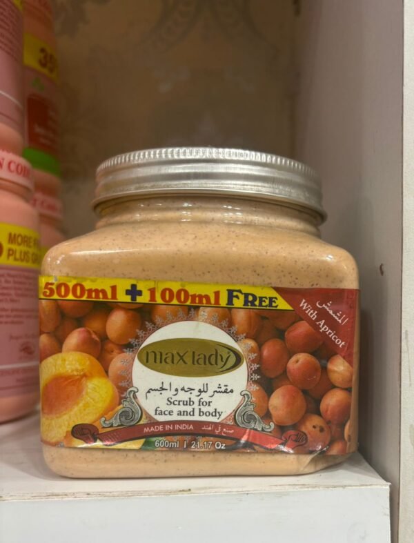 max lady with apricot gommant