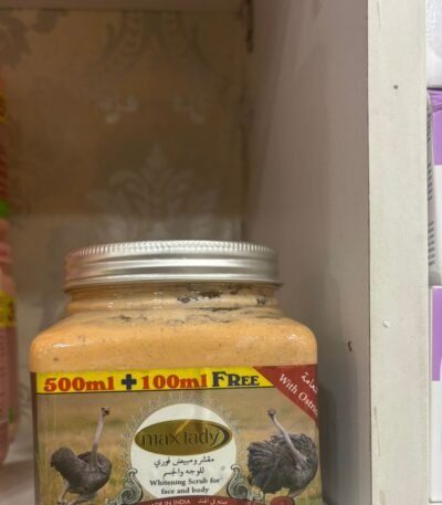 max lady with ostriche gommant